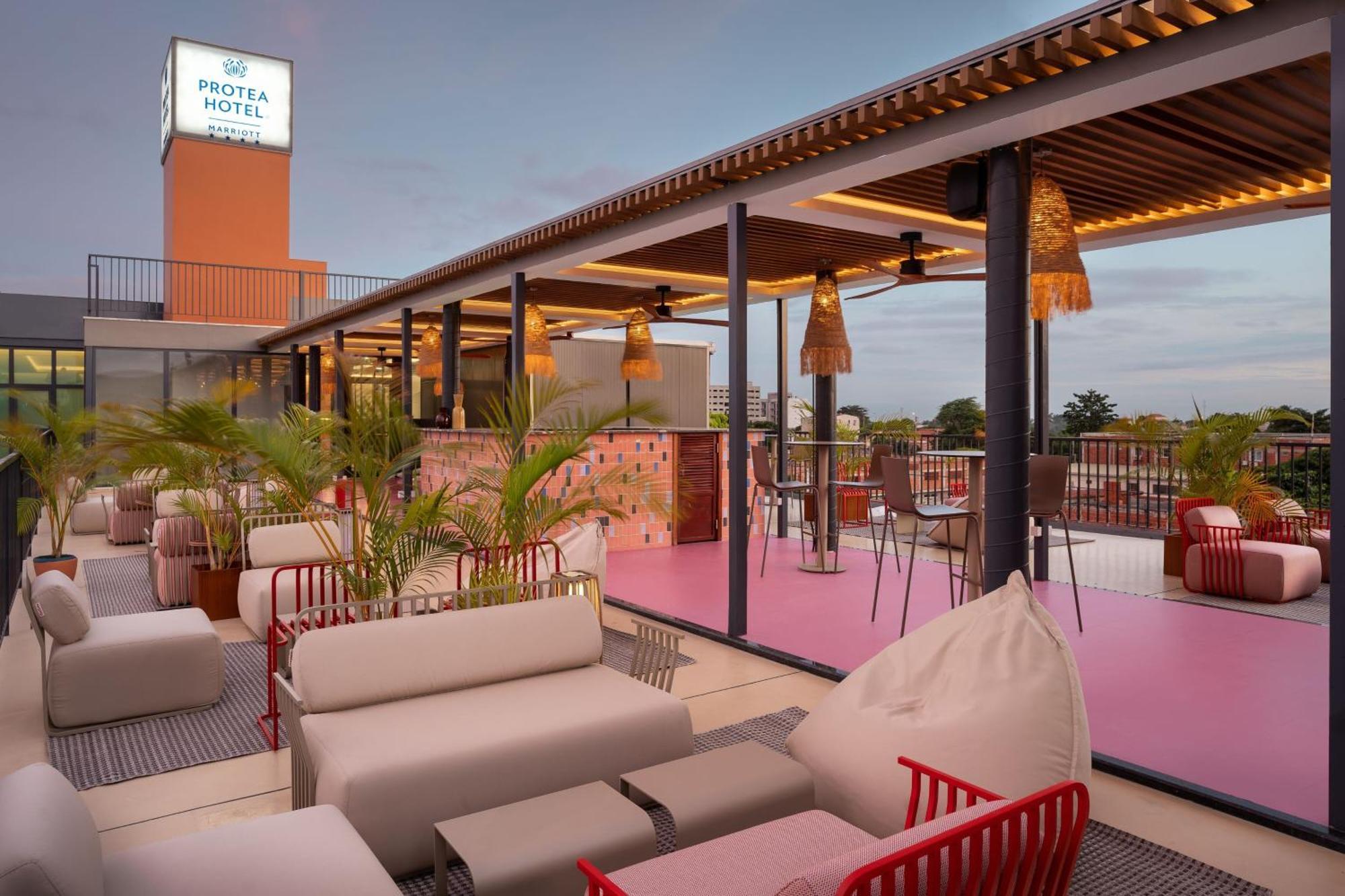 Protea Hotel By Marriott Luanda Esterno foto